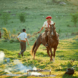 Ein argentinischer Gaucho auf einem Pferd