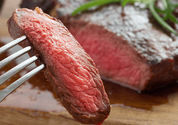 Detail eines aufgeschnittenen Steakstücks